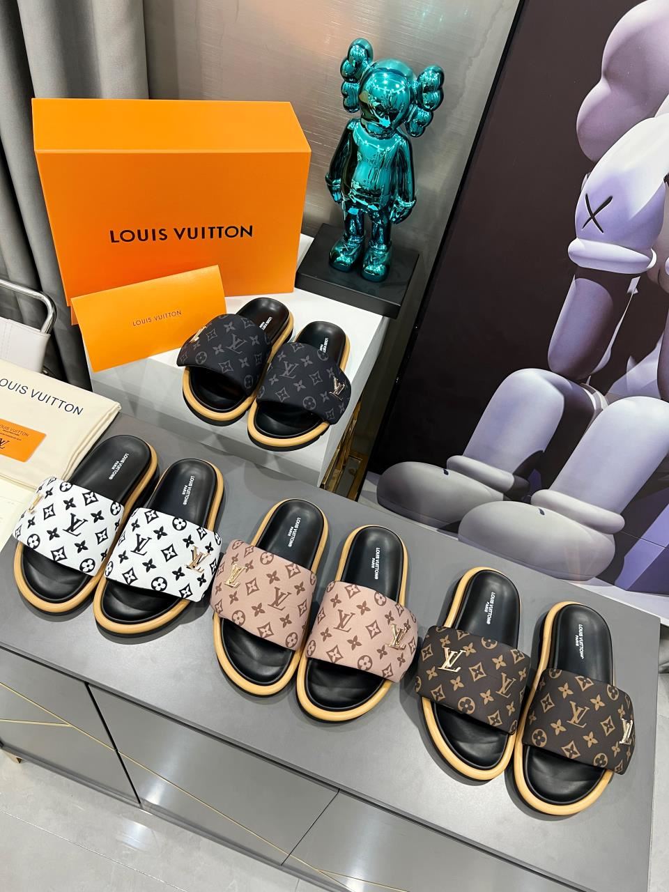 Louis Vuitton Slippers